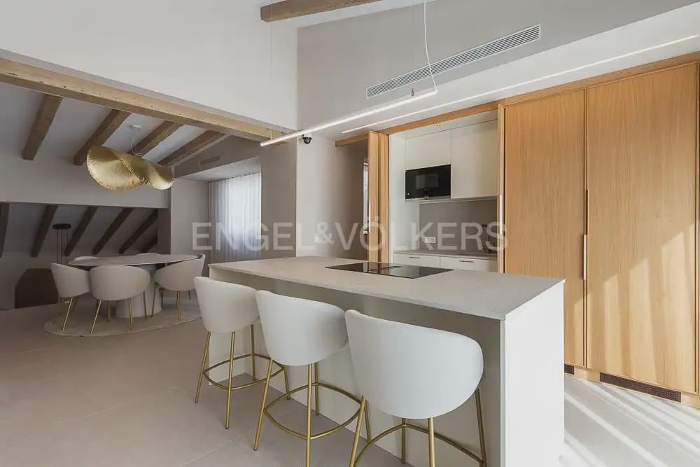 4 Zimmer Penthouse zu vermieten in Valencia Stadt - 10.000 € (Ref: 9898207)