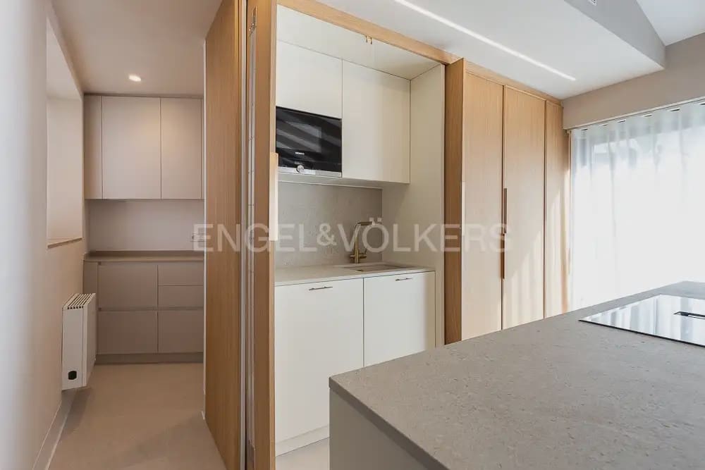 4 Zimmer Penthouse zu vermieten in Valencia Stadt - 10.000 € (Ref: 9898207)