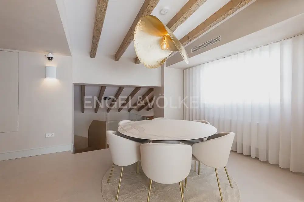 4 Zimmer Penthouse zu vermieten in Valencia Stadt - 10.000 € (Ref: 9898207)