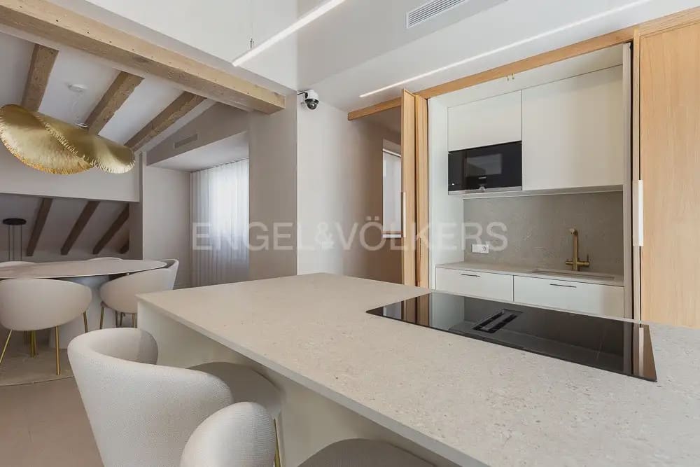 4 Zimmer Penthouse zu vermieten in Valencia Stadt - 10.000 € (Ref: 9898207)