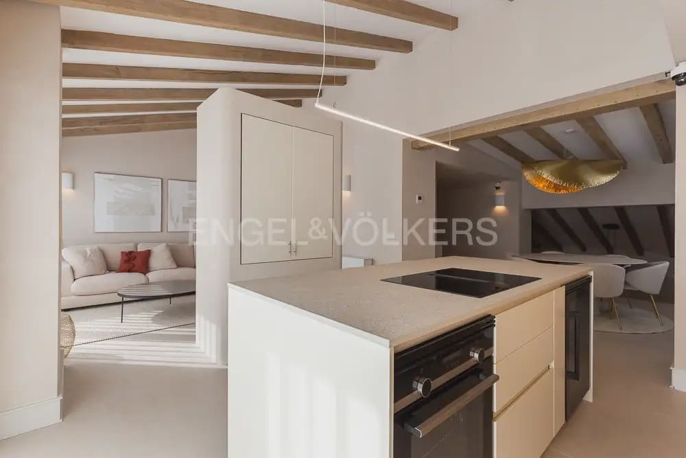 4 Zimmer Penthouse zu vermieten in Valencia Stadt - 10.000 € (Ref: 9898207)