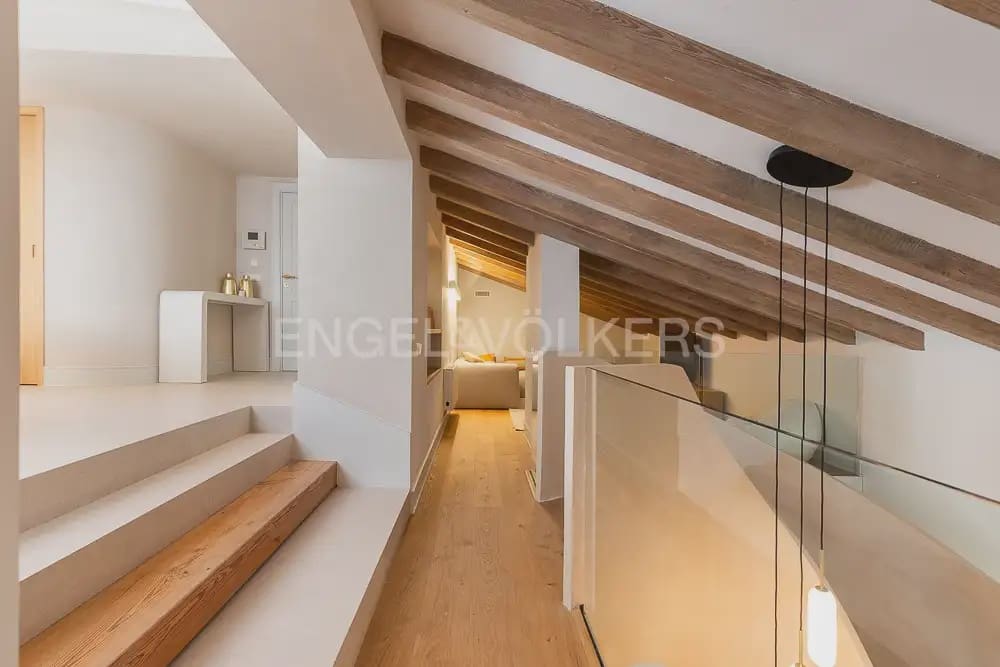 4 Zimmer Penthouse zu vermieten in Valencia Stadt - 10.000 € (Ref: 9898207)