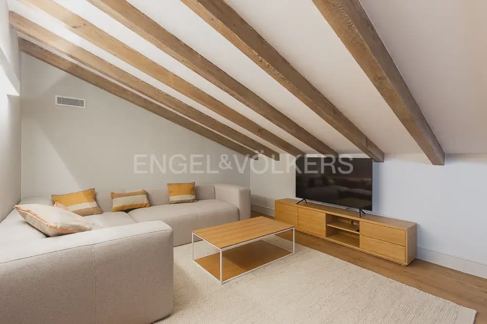 4 Zimmer Penthouse zu vermieten in Valencia Stadt - 10.000 € (Ref: 9898207)