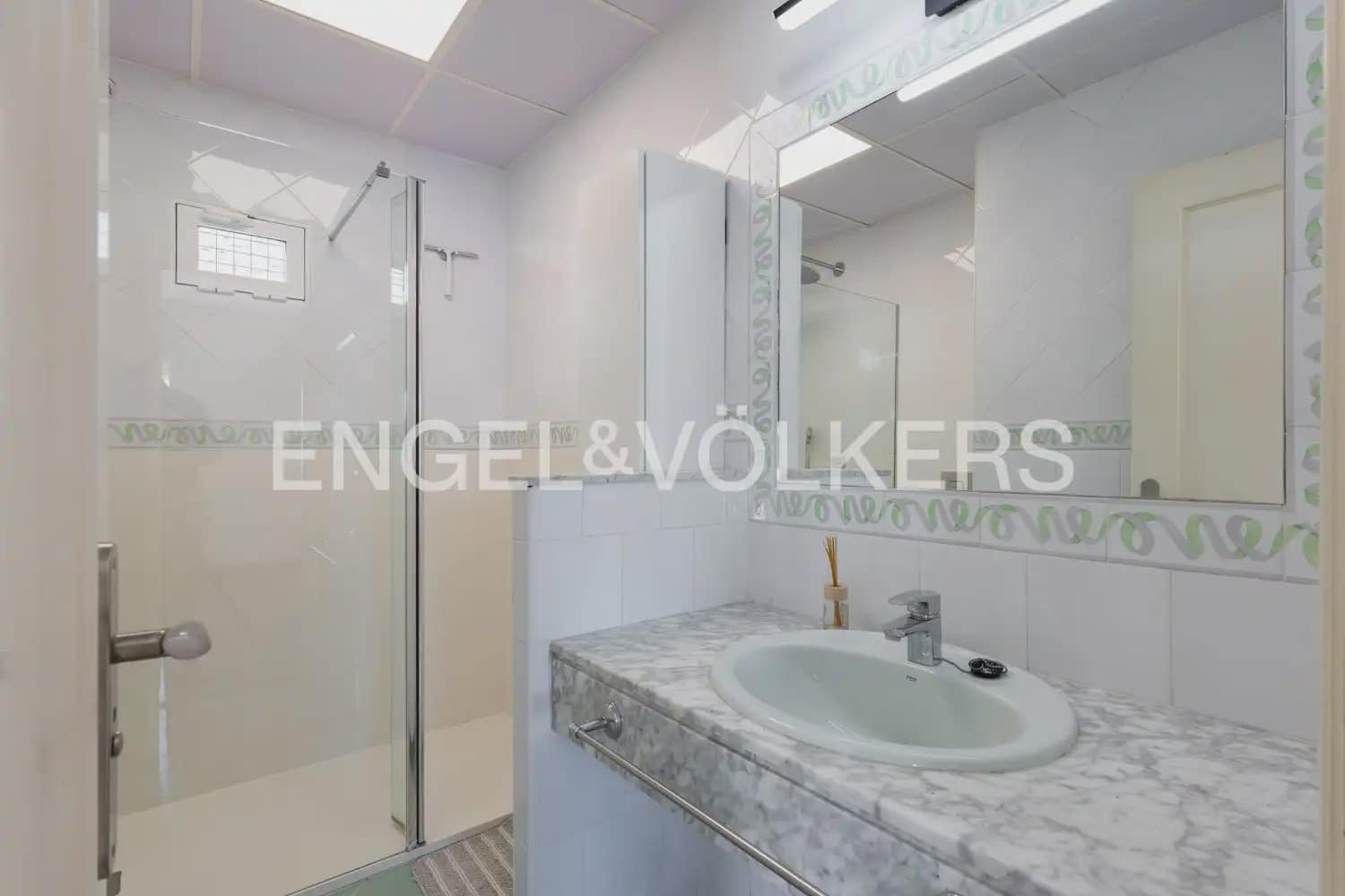 3 makuuhuone Kattohuoneisto vuokrattavana paikassa Valencia kaupunki - 2 300 € (Ref: 9898208)
