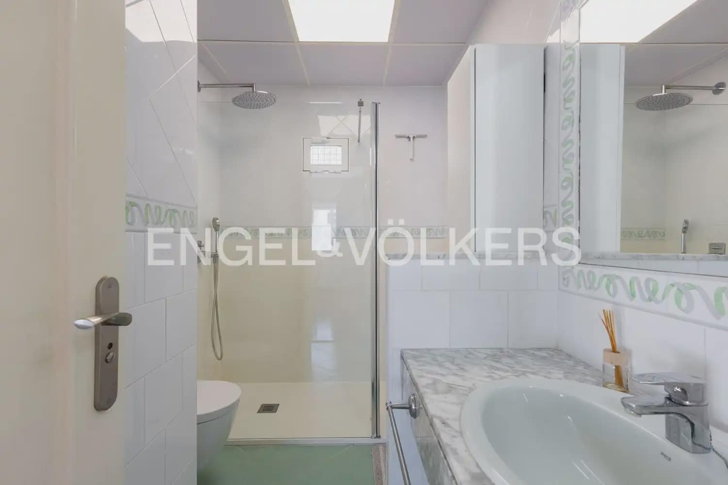 3 makuuhuone Kattohuoneisto vuokrattavana paikassa Valencia kaupunki - 2 300 € (Ref: 9898208)