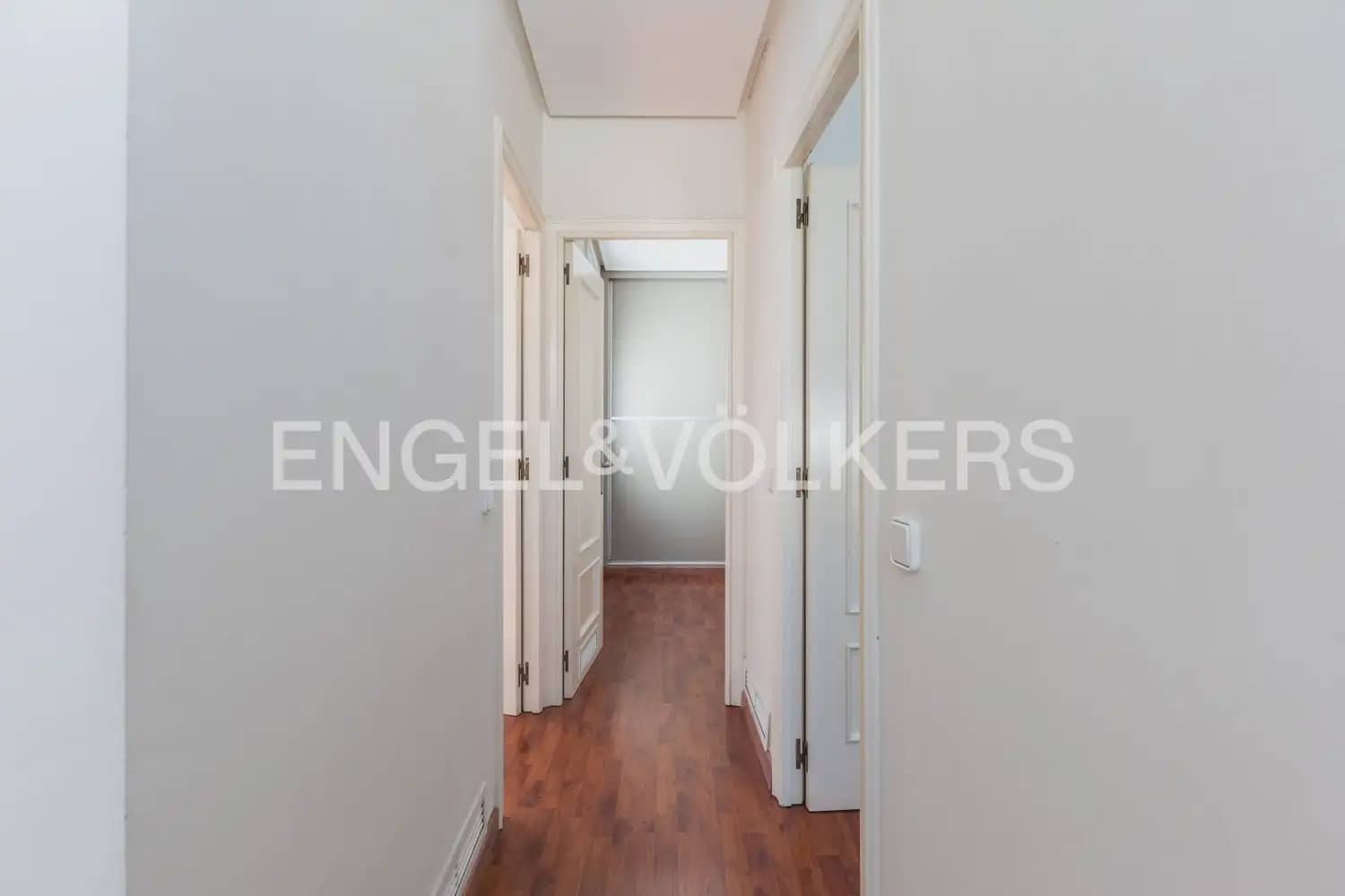 3 makuuhuone Kattohuoneisto vuokrattavana paikassa Valencia kaupunki - 2 300 € (Ref: 9898208)