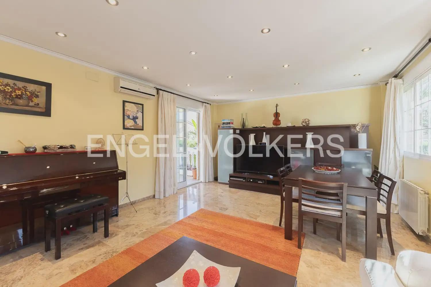4 bedroom Villa for sale in Torrent with garage - € 659,000 (Ref: 9898209)