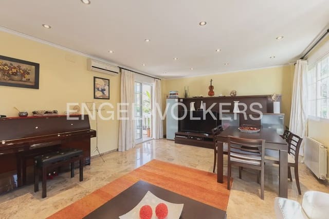 4 bedroom Villa for sale in El Vedat de Torrente, Torrent with garage - € 659,000 (Ref: 9898209)