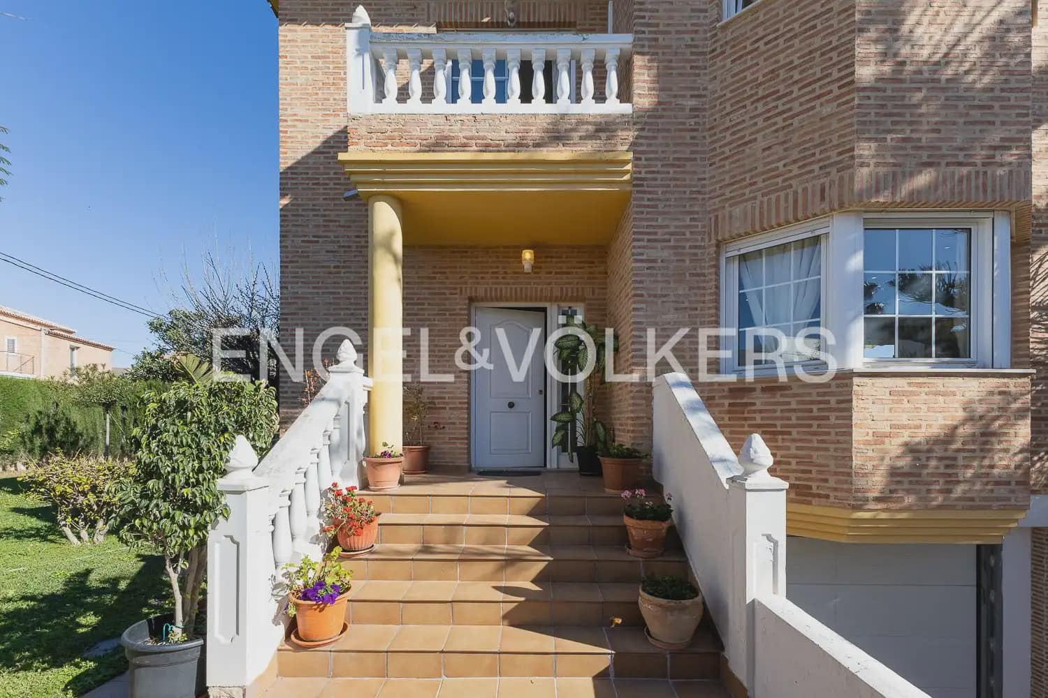 4 bedroom Villa for sale in Torrent with garage - € 659,000 (Ref: 9898209)