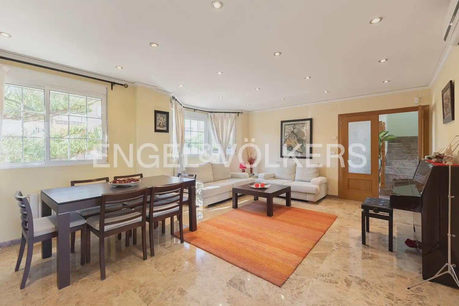 4 bedroom Villa for sale in Torrent with garage - € 659,000 (Ref: 9898209)