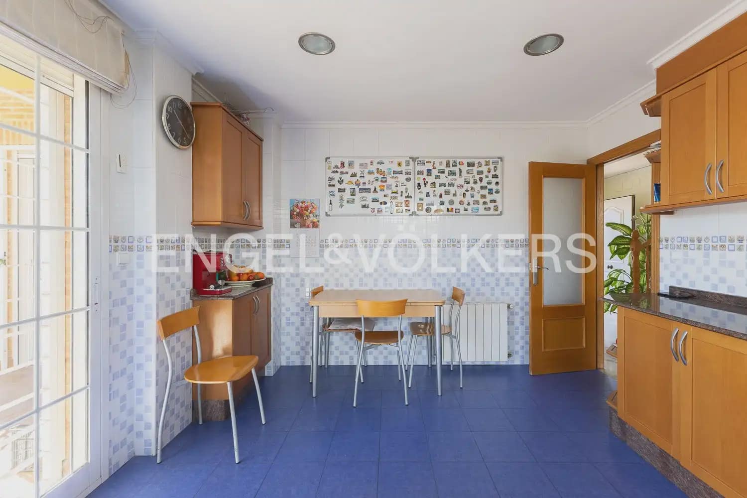 4 bedroom Villa for sale in Torrent with garage - € 659,000 (Ref: 9898209)
