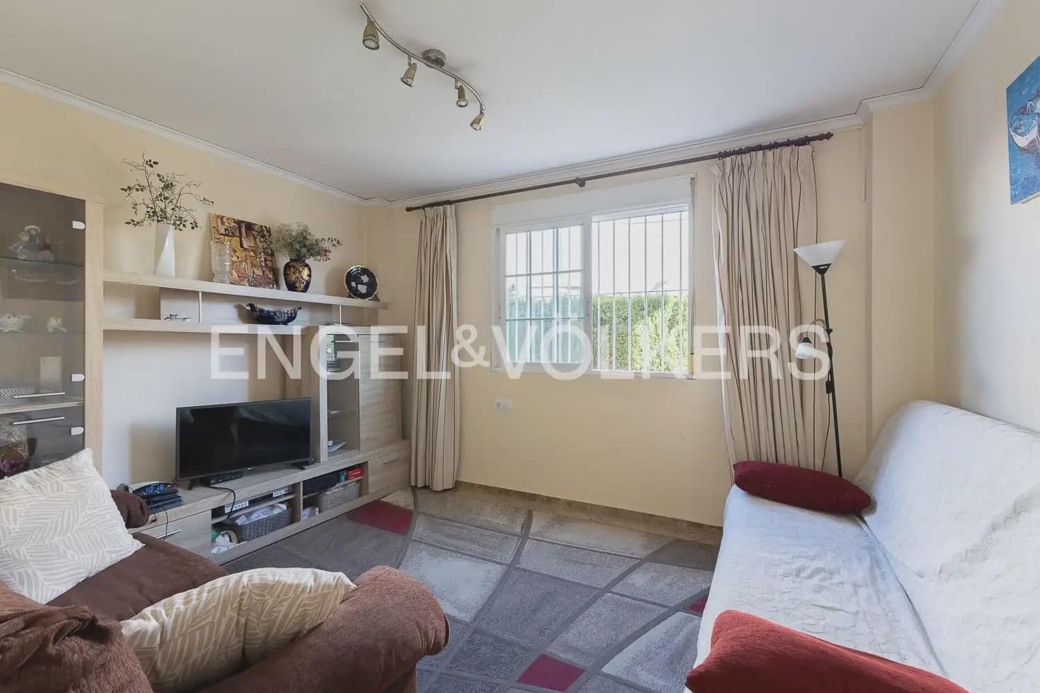 4 bedroom Villa for sale in Torrent with garage - € 659,000 (Ref: 9898209)