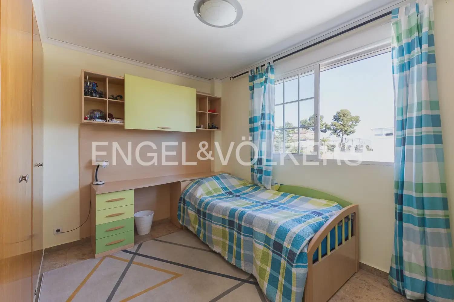 4 bedroom Villa for sale in Torrent with garage - € 659,000 (Ref: 9898209)