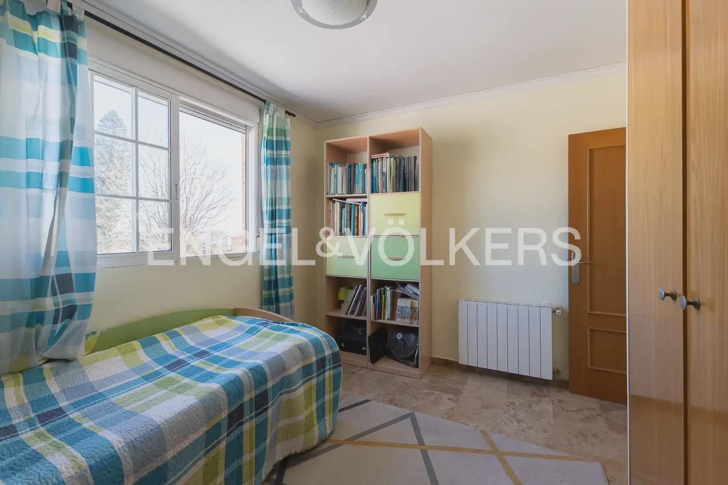 4 bedroom Villa for sale in Torrent with garage - € 659,000 (Ref: 9898209)