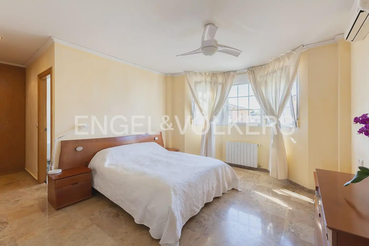 4 bedroom Villa for sale in Torrent with garage - € 659,000 (Ref: 9898209)