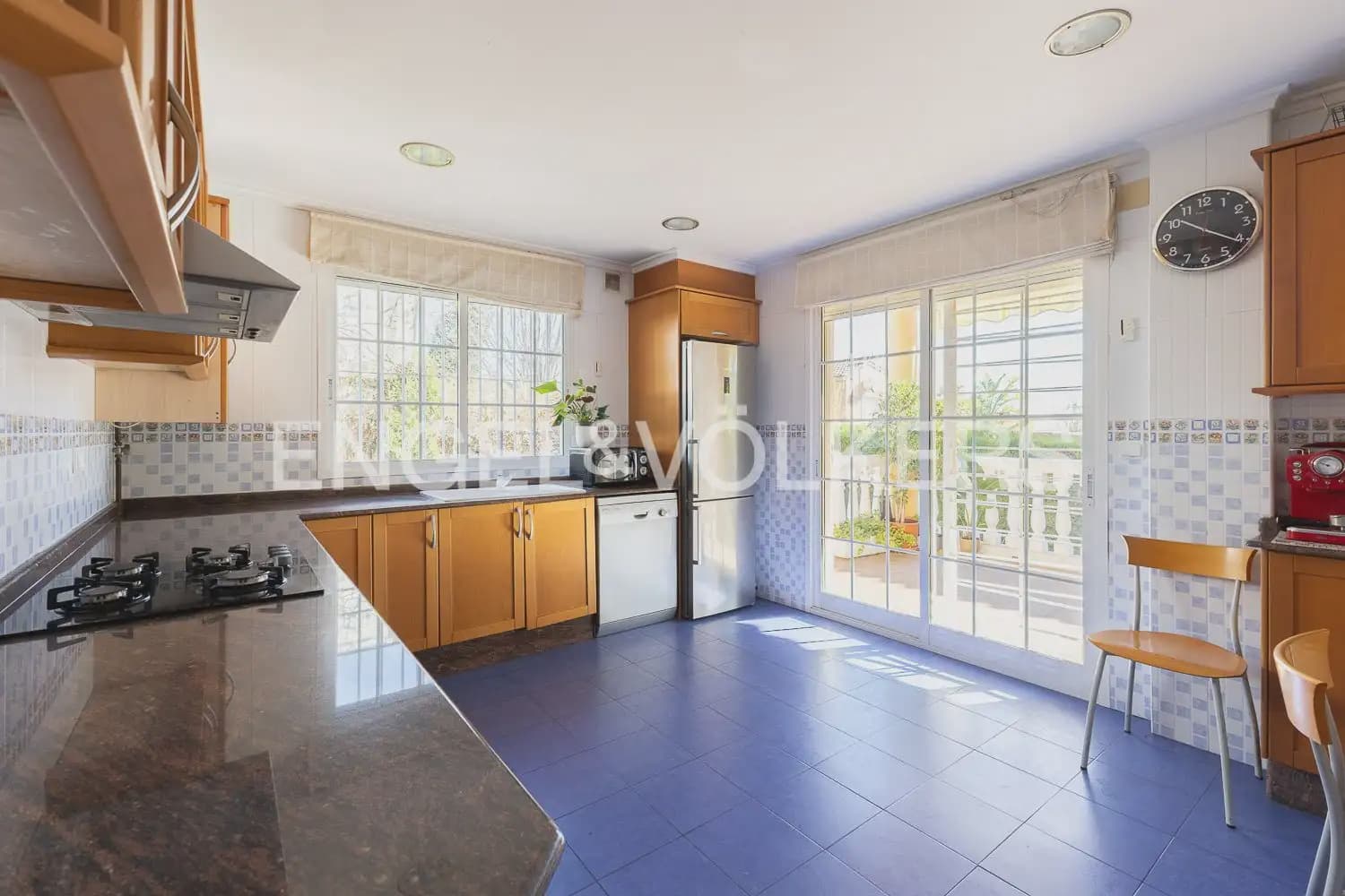 4 bedroom Villa for sale in Torrent with garage - € 659,000 (Ref: 9898209)