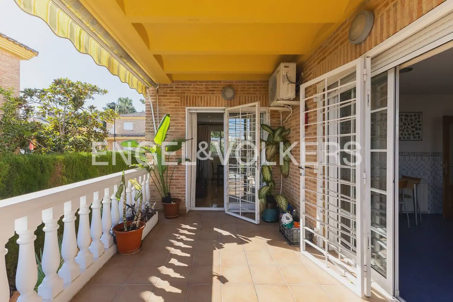 4 bedroom Villa for sale in Torrent with garage - € 659,000 (Ref: 9898209)