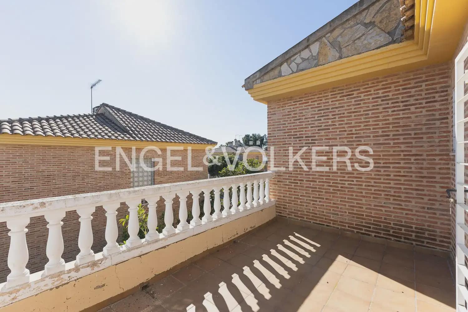 4 bedroom Villa for sale in Torrent with garage - € 659,000 (Ref: 9898209)