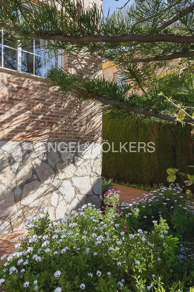 4 bedroom Villa for sale in Torrent with garage - € 659,000 (Ref: 9898209)