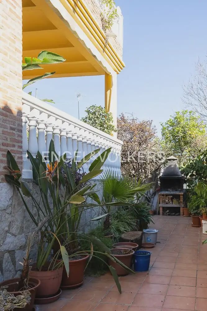 4 bedroom Villa for sale in Torrent with garage - € 659,000 (Ref: 9898209)