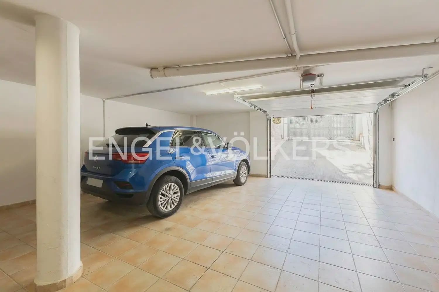 4 bedroom Villa for sale in Torrent with garage - € 659,000 (Ref: 9898209)