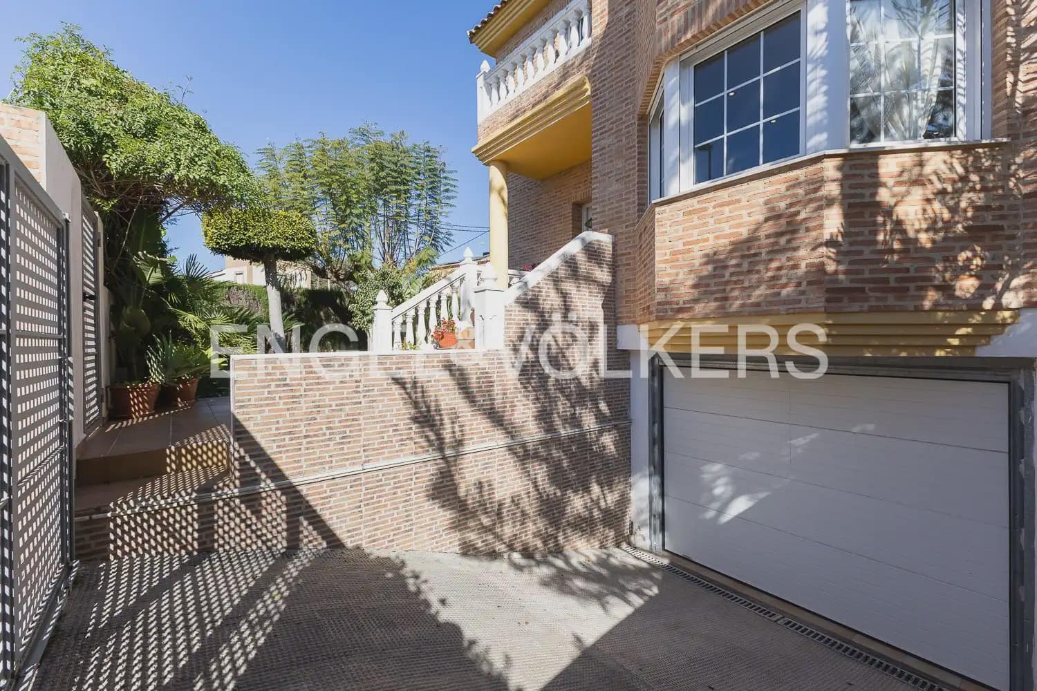 4 bedroom Villa for sale in Torrent with garage - € 659,000 (Ref: 9898209)