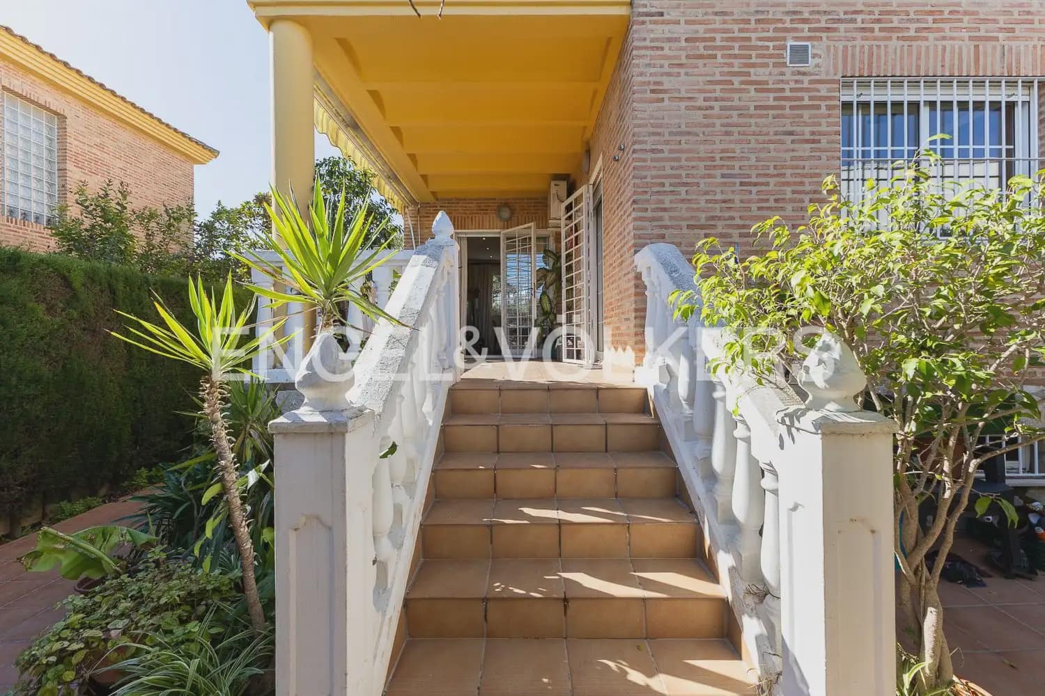 4 bedroom Villa for sale in Torrent with garage - € 659,000 (Ref: 9898209)