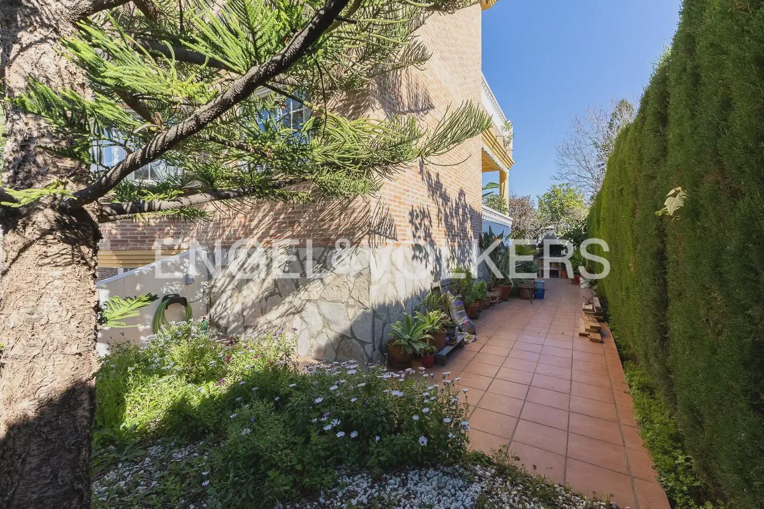 4 bedroom Villa for sale in Torrent with garage - € 659,000 (Ref: 9898209)