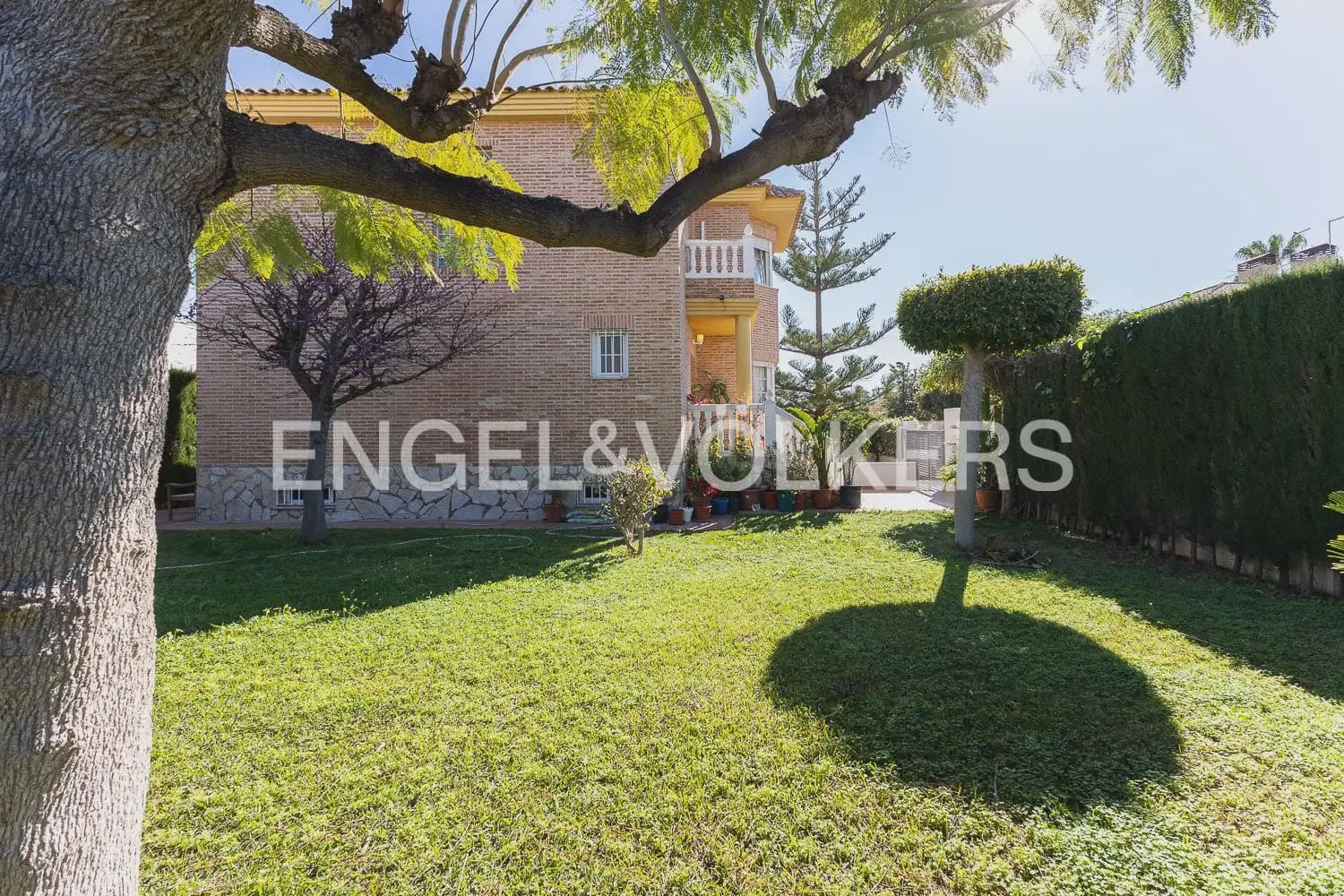 4 bedroom Villa for sale in Torrent with garage - € 659,000 (Ref: 9898209)