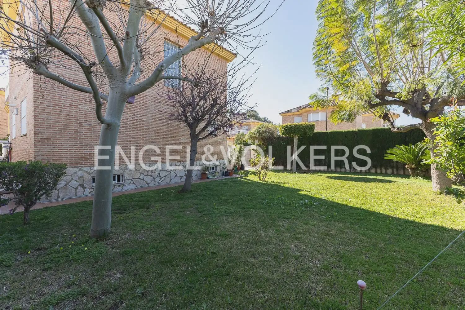 4 bedroom Villa for sale in Torrent with garage - € 659,000 (Ref: 9898209)