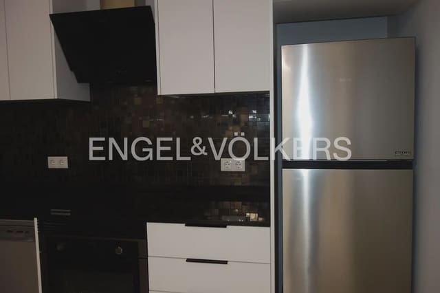 Appartement de 2 chambres à louer à Torrefiel, Valence ville - 1 750 € (Ref: 9898211)
