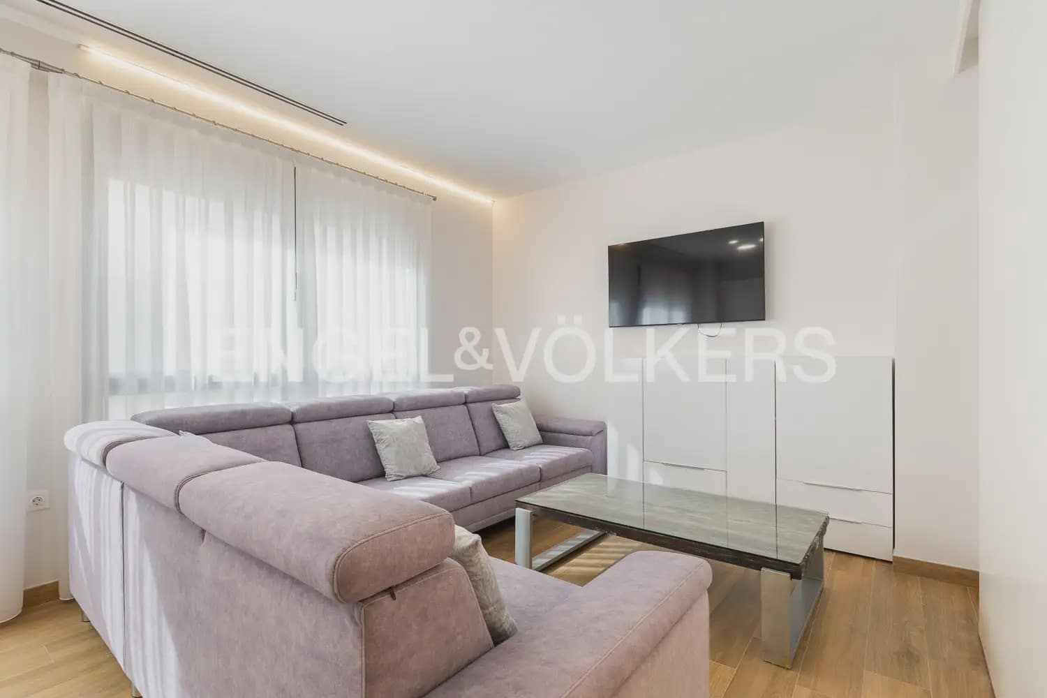 3 bedroom Villa for sale in Benifaio with garage - € 695,000 (Ref: 9898212)