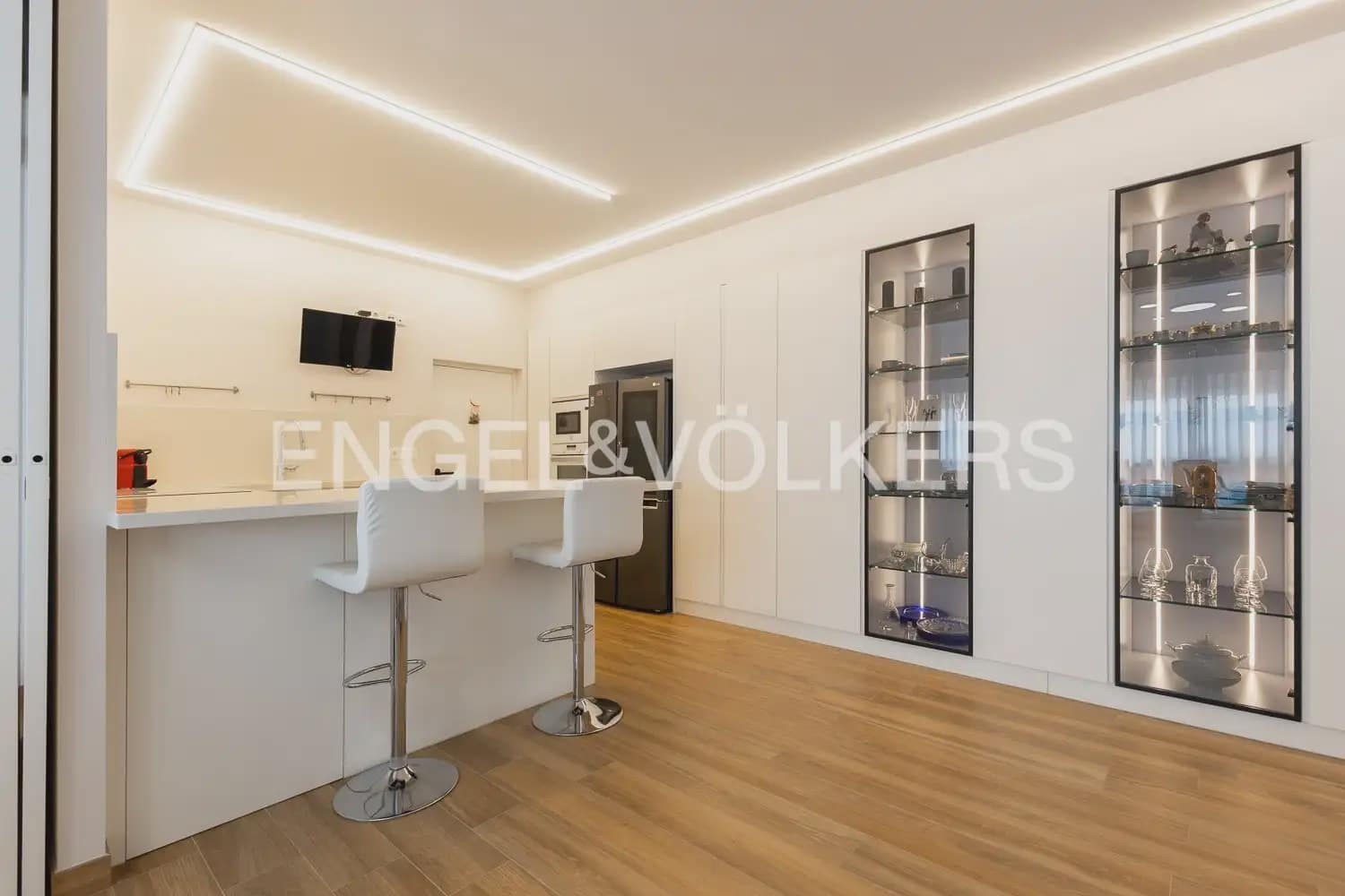 3 bedroom Villa for sale in Benifaio with garage - € 695,000 (Ref: 9898212)