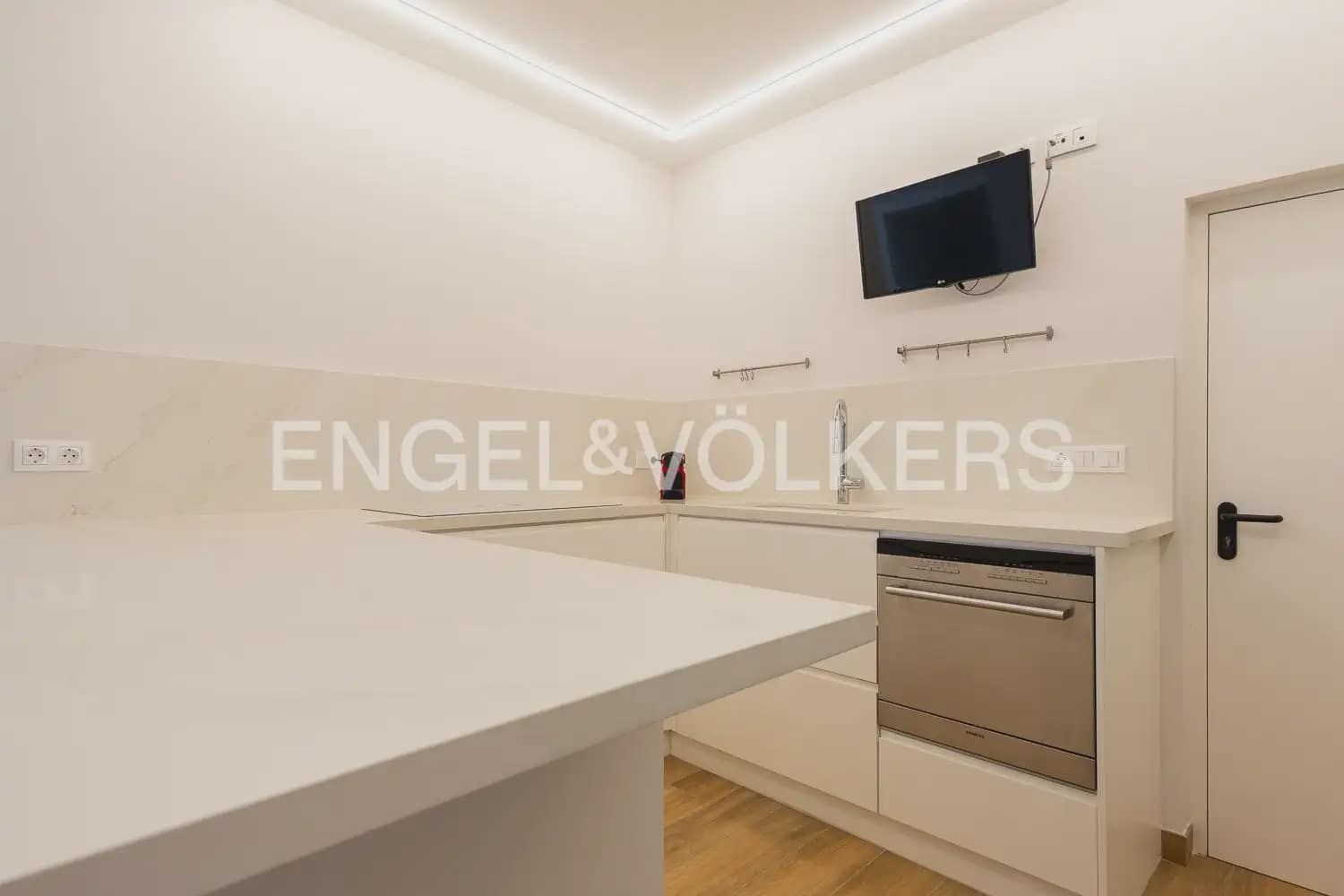 3 bedroom Villa for sale in Benifaio with garage - € 695,000 (Ref: 9898212)