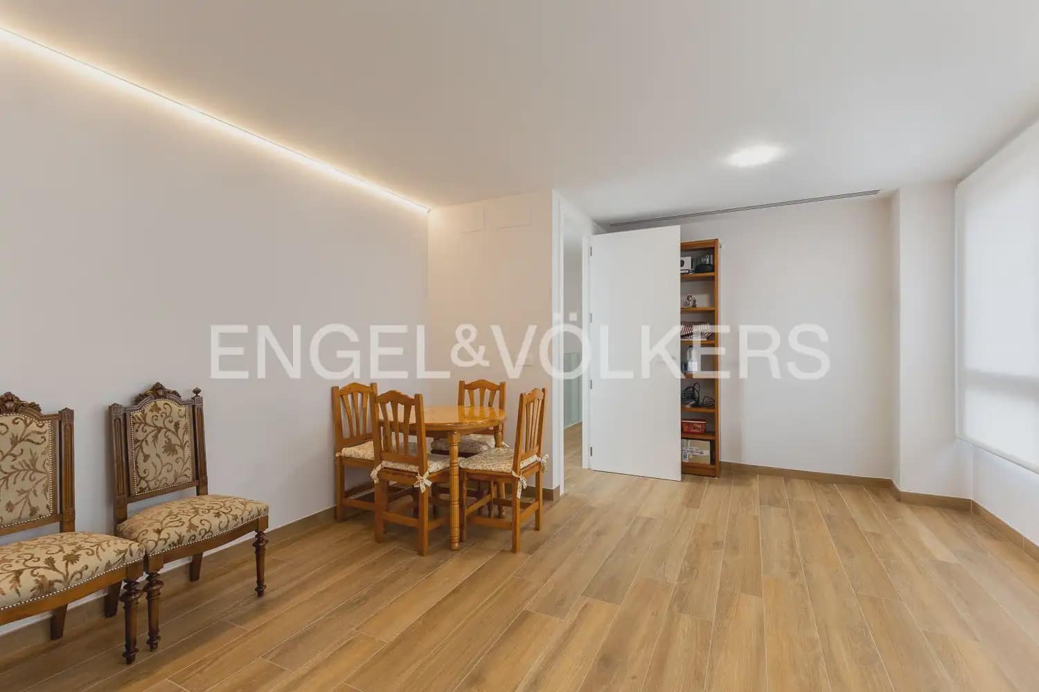 3 bedroom Villa for sale in Benifaio with garage - € 695,000 (Ref: 9898212)