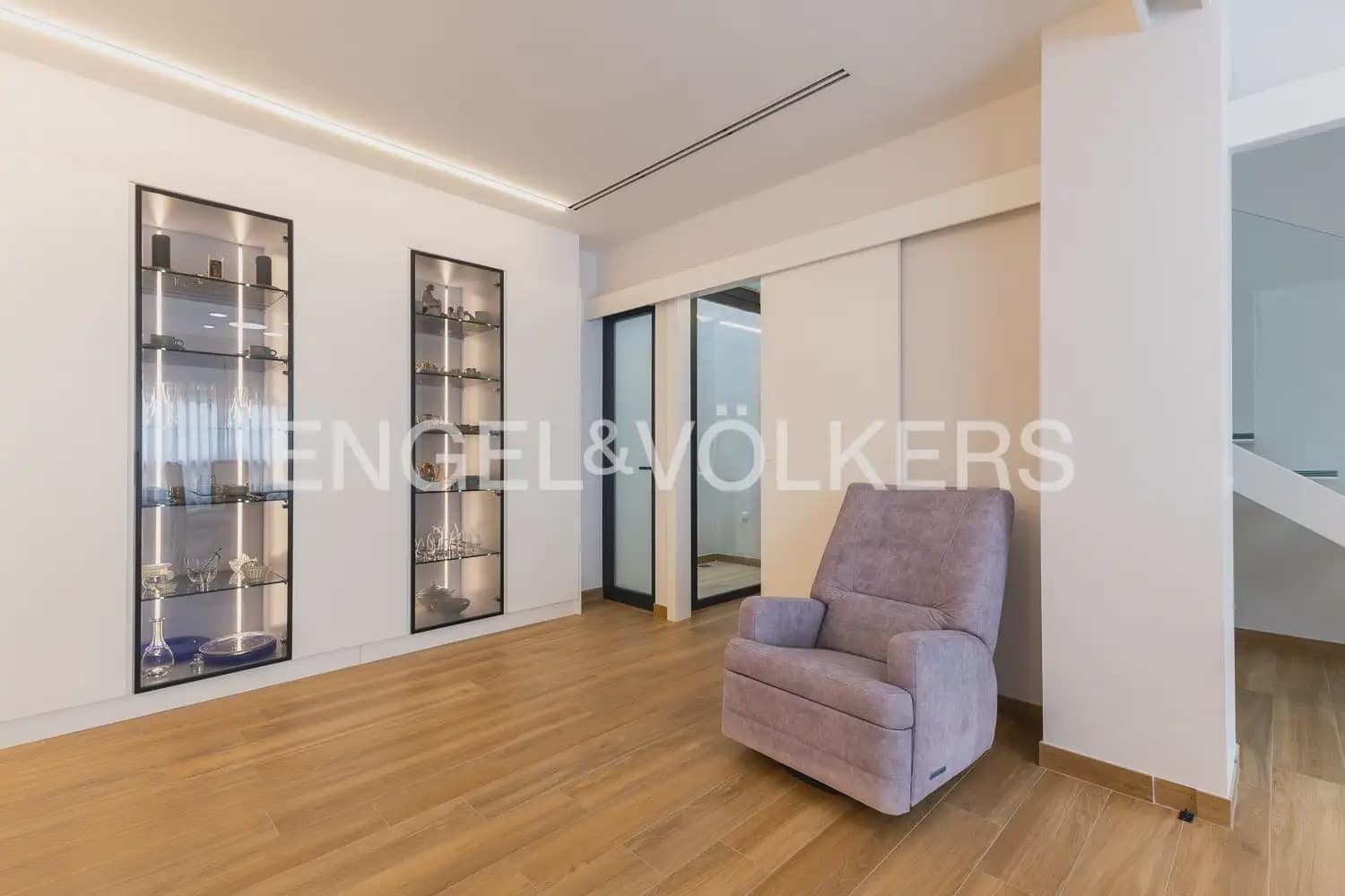 3 bedroom Villa for sale in Benifaio with garage - € 695,000 (Ref: 9898212)