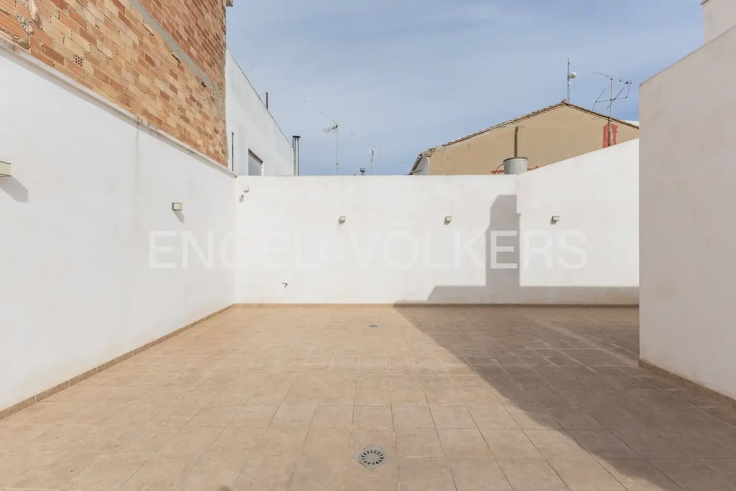 3 bedroom Villa for sale in Benifaio with garage - € 695,000 (Ref: 9898212)