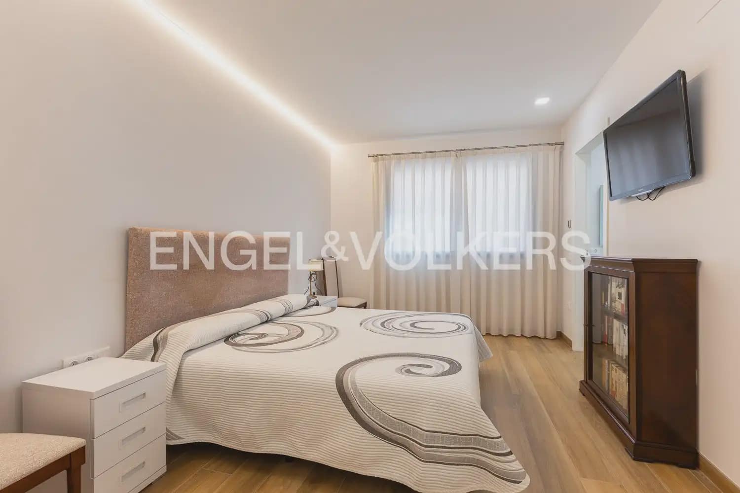 3 bedroom Villa for sale in Benifaio with garage - € 695,000 (Ref: 9898212)