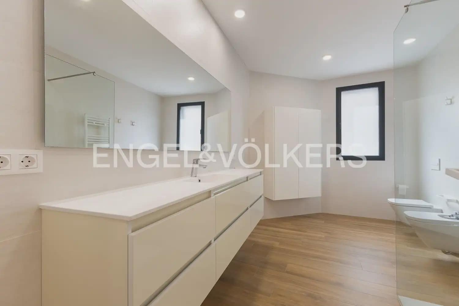 3 bedroom Villa for sale in Benifaio with garage - € 695,000 (Ref: 9898212)