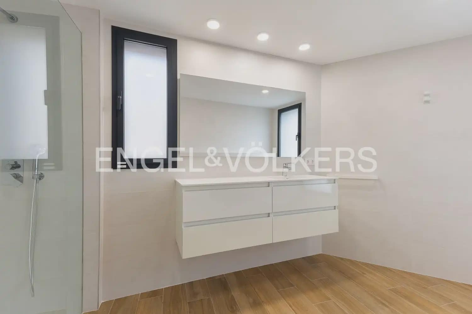 3 bedroom Villa for sale in Benifaio with garage - € 695,000 (Ref: 9898212)