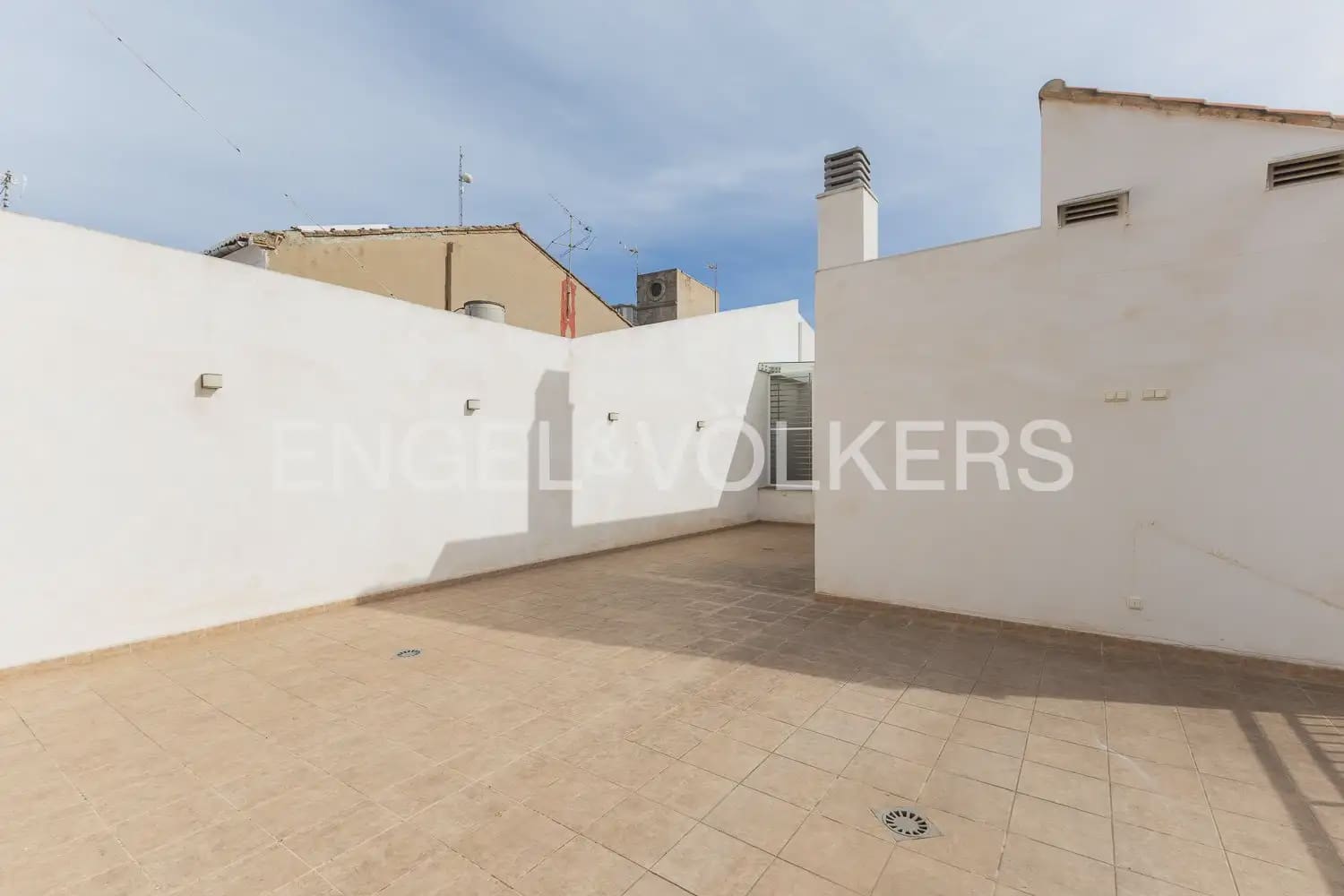 3 bedroom Villa for sale in Benifaio with garage - € 695,000 (Ref: 9898212)