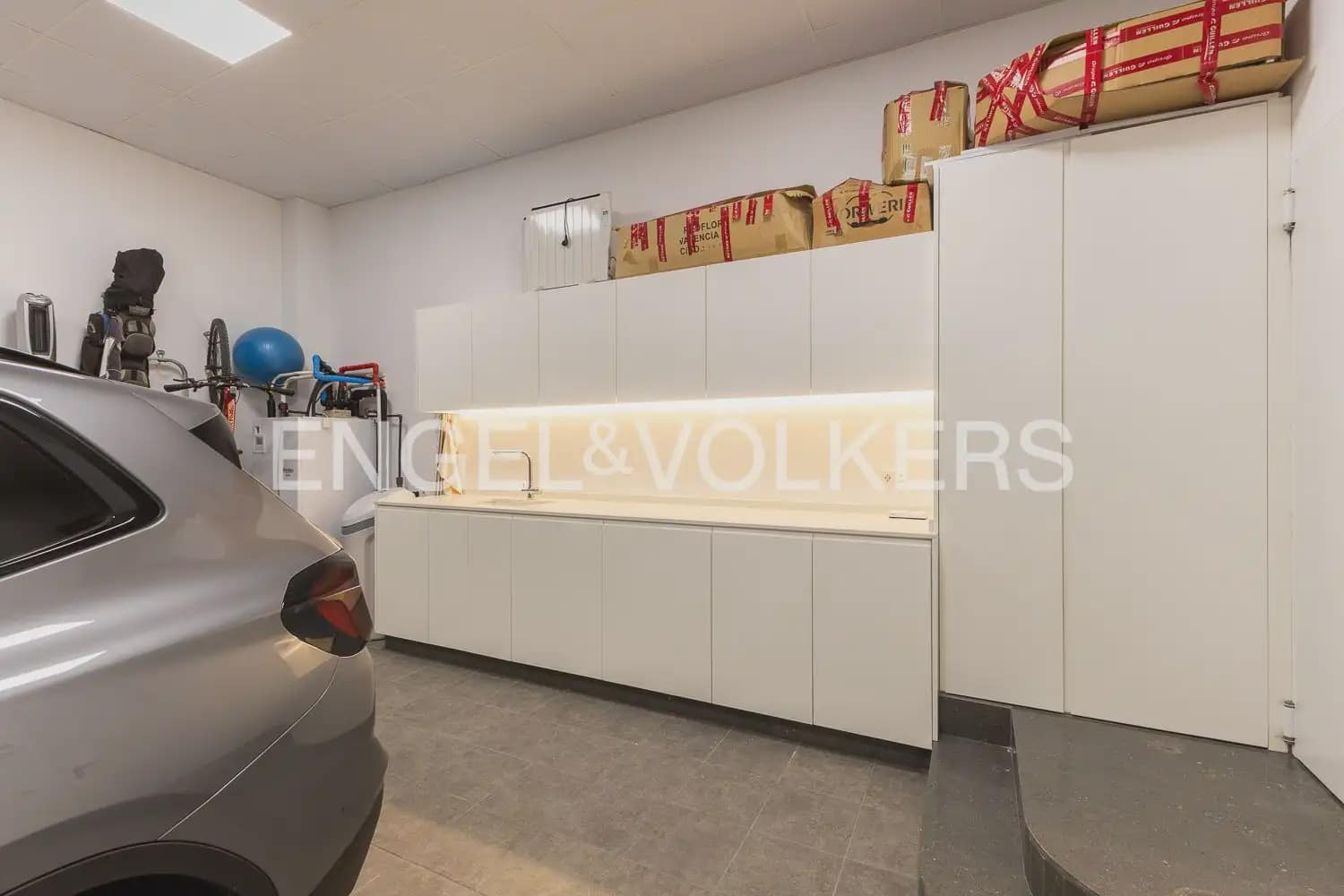 3 bedroom Villa for sale in Benifaio with garage - € 695,000 (Ref: 9898212)