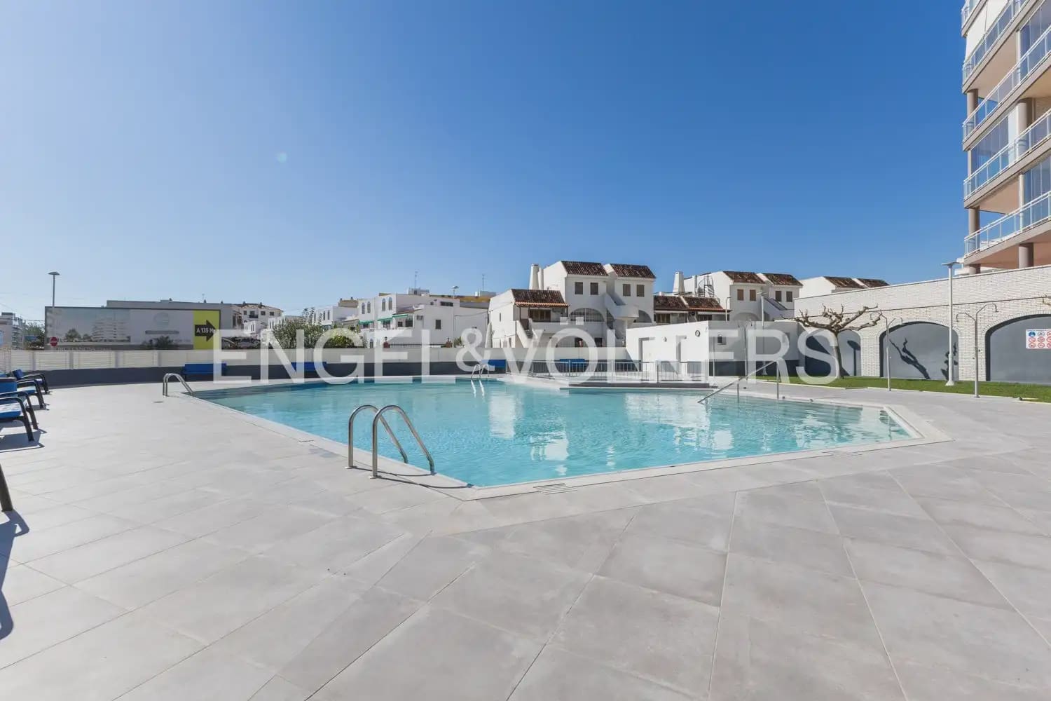 Ático de 2 habitaciones en Peñíscola en venta con piscina garaje - 390.000 € (Ref: 9898215)