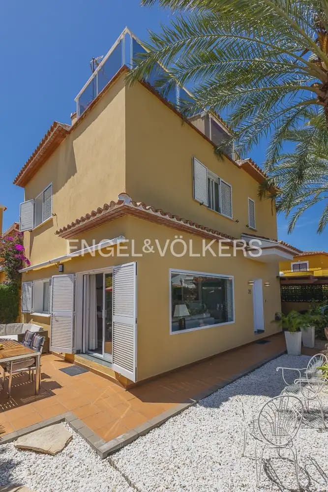 4 slaapkamer Villa te koop in Denia met zwembad garage - € 579.000 (Ref: 9898223)