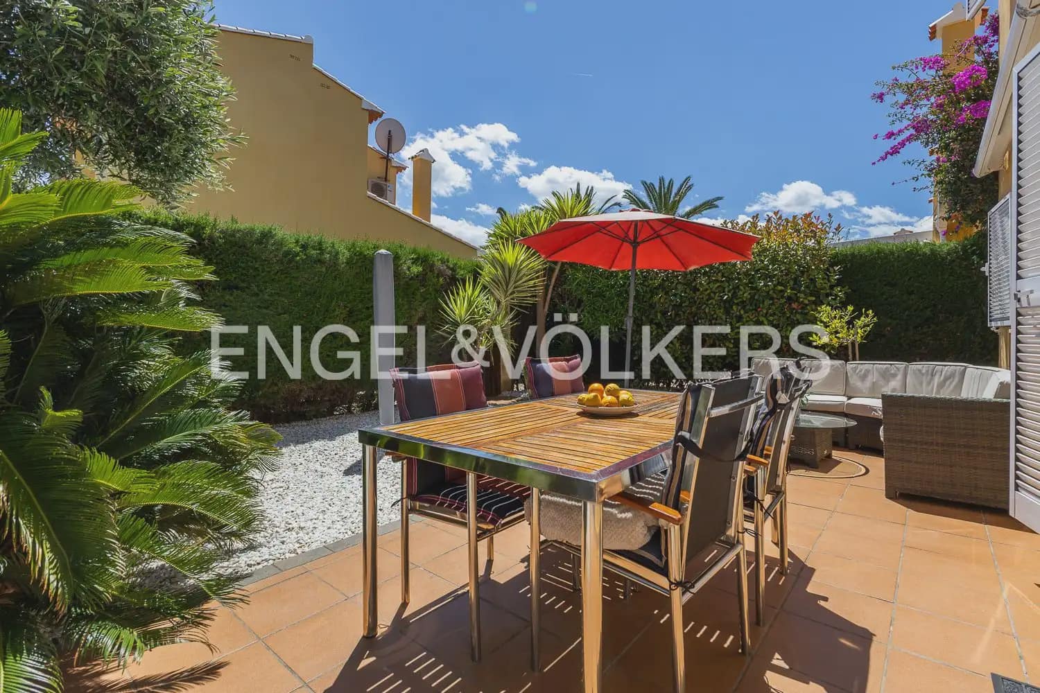 4 slaapkamer Villa te koop in Denia met zwembad garage - € 579.000 (Ref: 9898223)