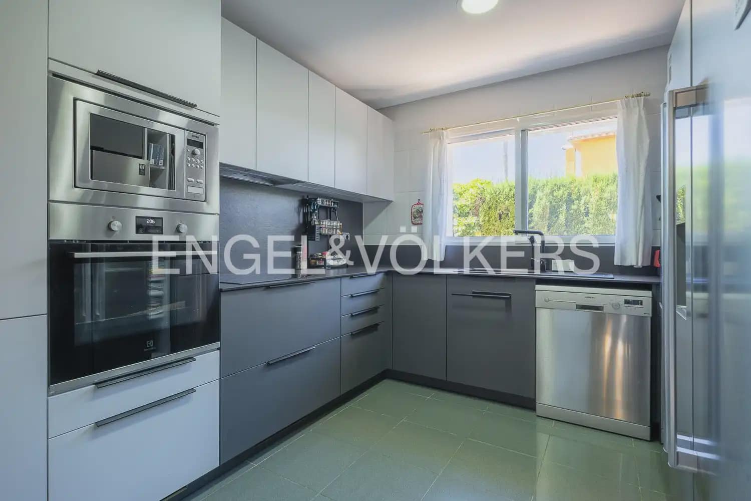 4 slaapkamer Villa te koop in Denia met zwembad garage - € 579.000 (Ref: 9898223)