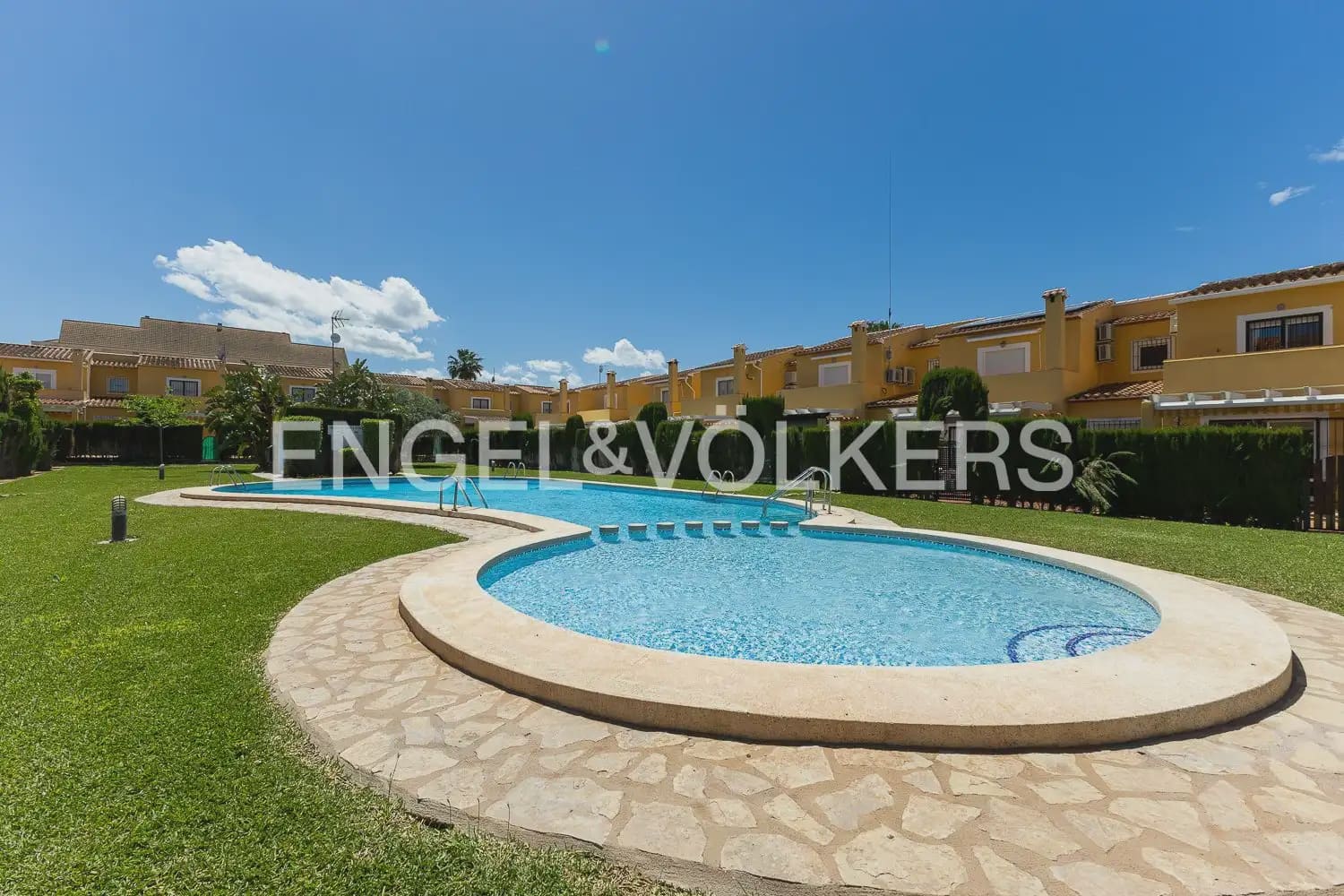 4 slaapkamer Villa te koop in Denia met zwembad garage - € 579.000 (Ref: 9898223)
