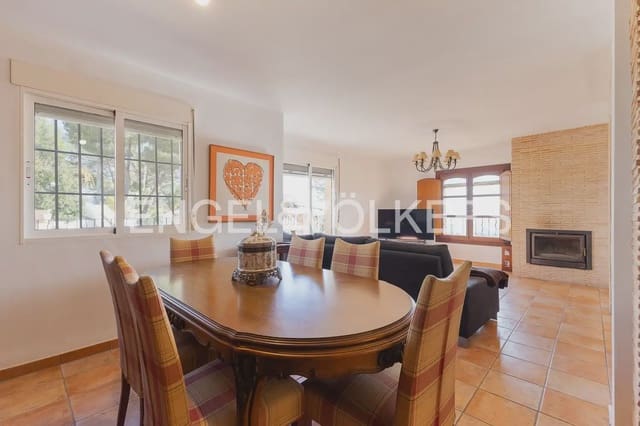 8 makuuhuone Huvila myytävänä paikassa Oliva Pueblo, Oliva mukana 
autotalli - 550 000 € (Ref: 9898224)