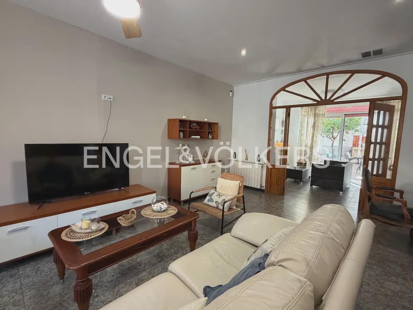 5 bedroom Townhouse for rent in Valencia city - € 4,000 (Ref: 9898225)