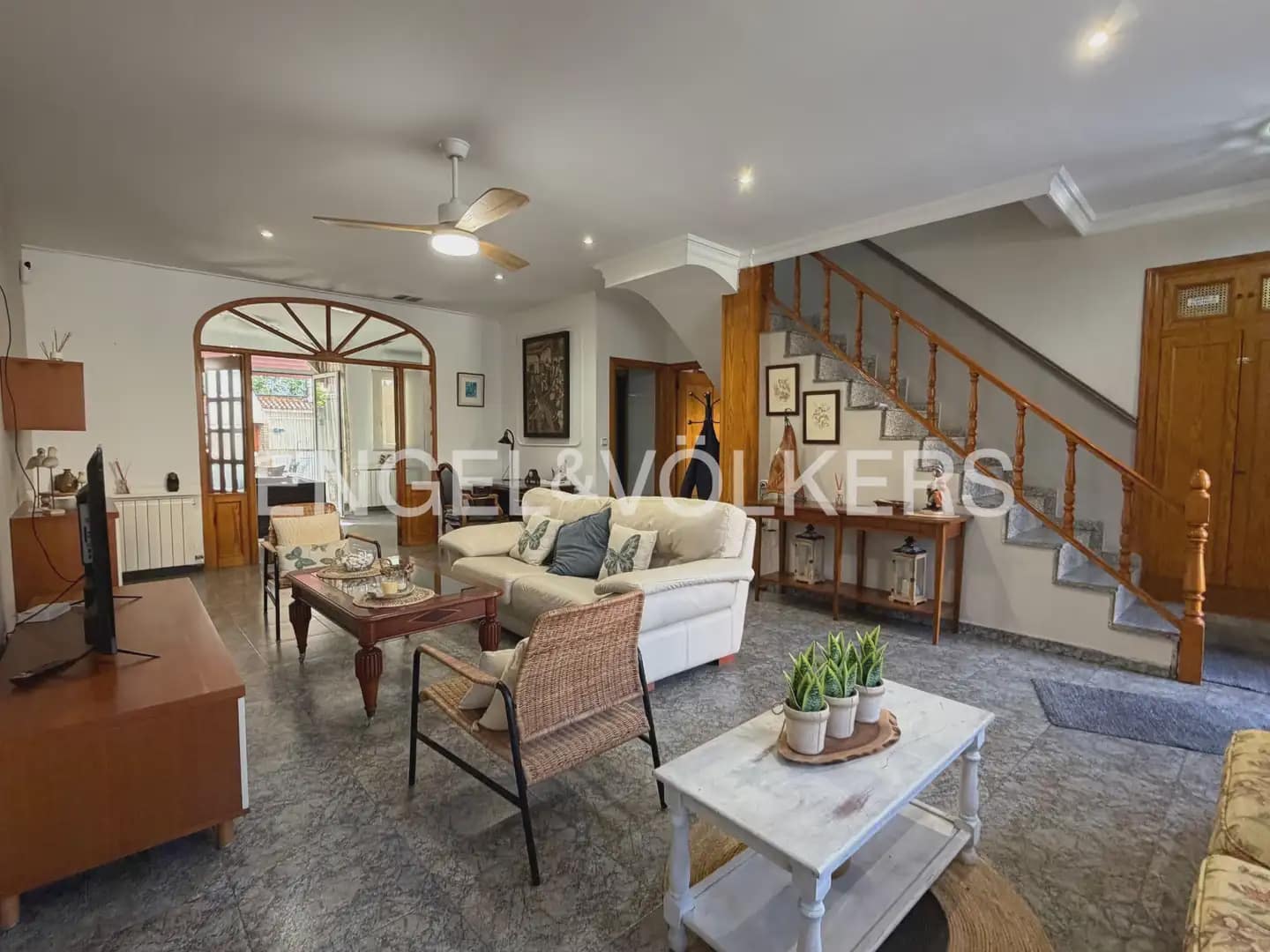 5 bedroom Townhouse for rent in Valencia city - € 4,000 (Ref: 9898225)